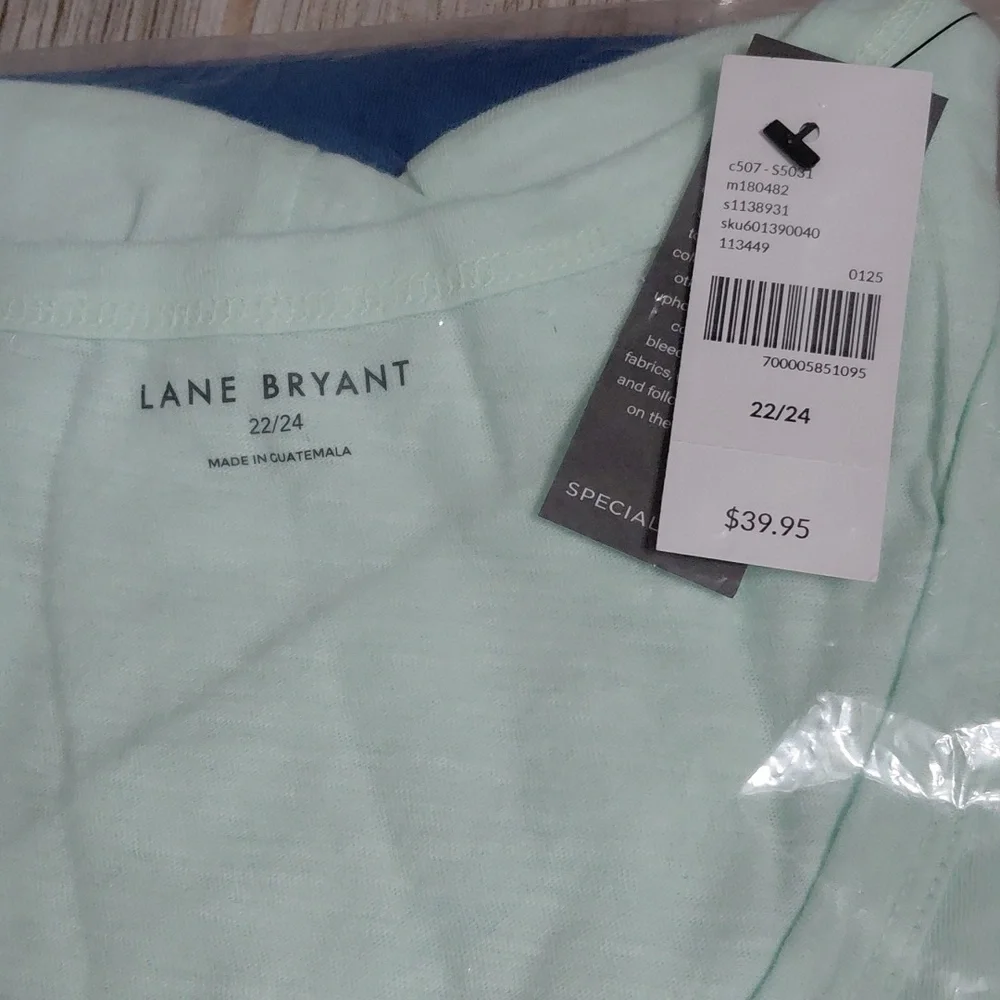 Lane Bryant Ombre V-Neck Ruched Side T-shirt - Picture 4 of 6
